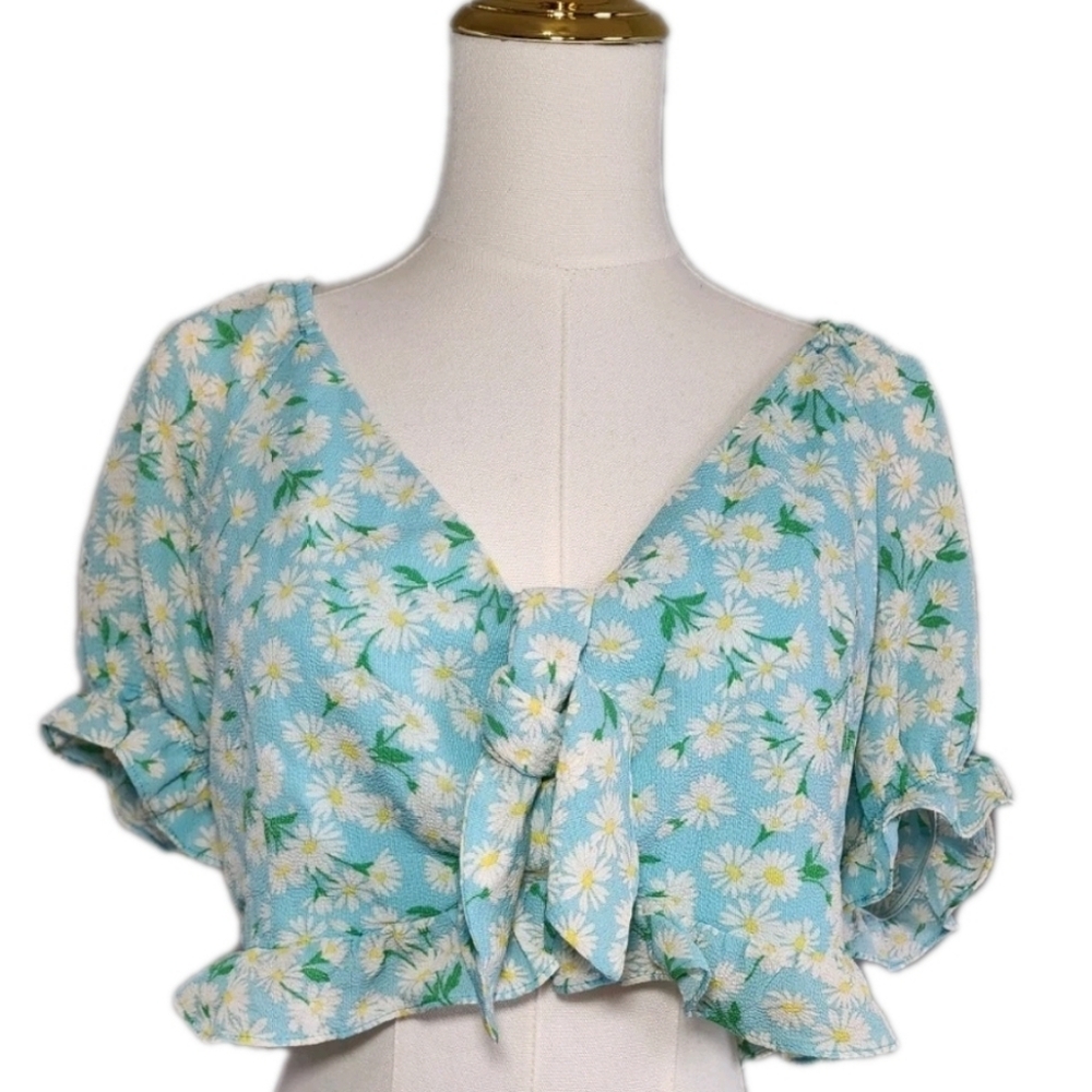 BCBGeneration Crop Top Floral Cottagecore Coastal Cowgirl Casual Blouse Size M